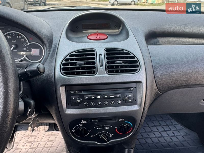 Хетчбек Peugeot 206 2006 в Сумах