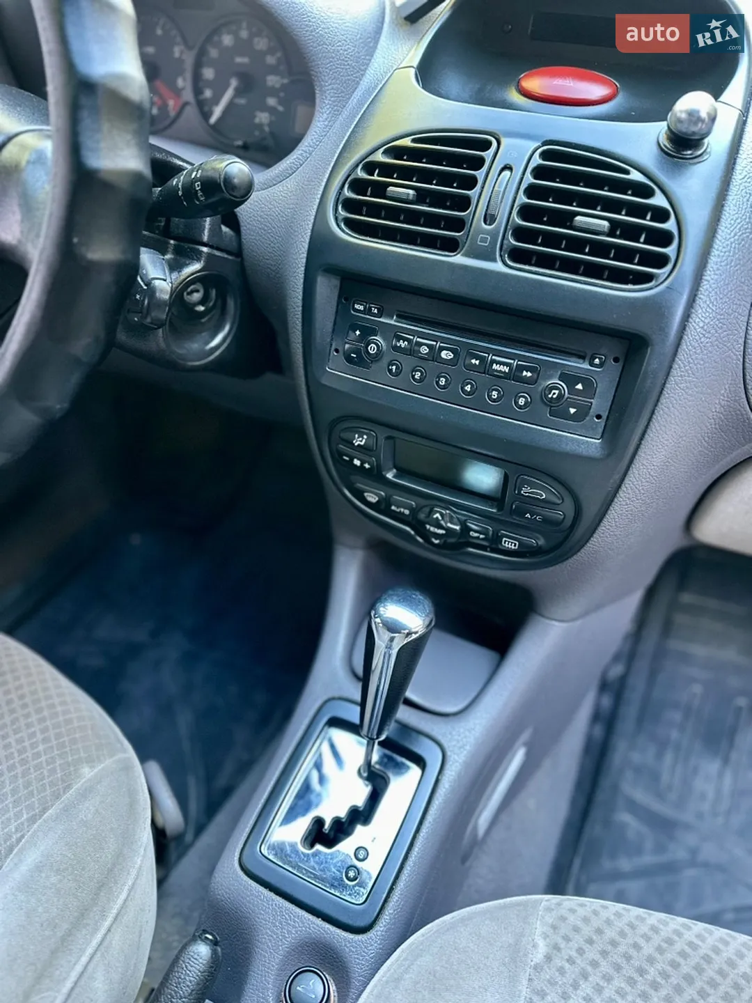 2004 Peugeot 206 - мініатюра 18