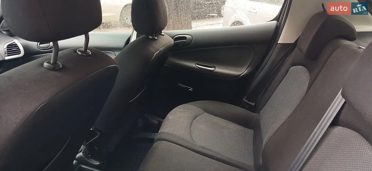 2010 Peugeot 206 - мініатюра 9
