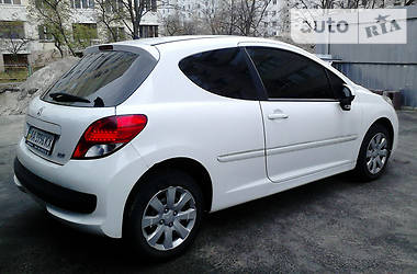 Хэтчбек Peugeot 207 2011 в Киеве