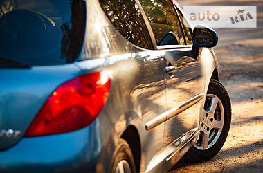 Хетчбек Peugeot 207 2006 в 
