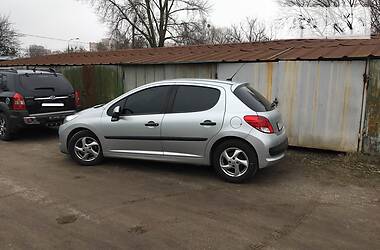 Хетчбек Peugeot 207 2010 в 
