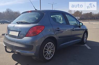 Хетчбек Peugeot 207 2008 в 