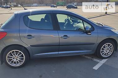 Хетчбек Peugeot 207 2008 в 