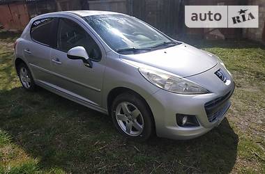 Хетчбек Peugeot 207 2010 в 