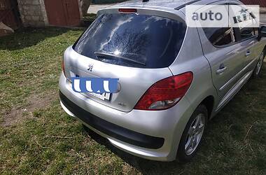 Хетчбек Peugeot 207 2010 в 