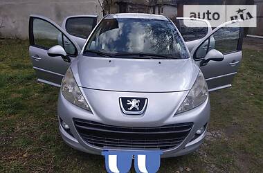 Хетчбек Peugeot 207 2010 в 