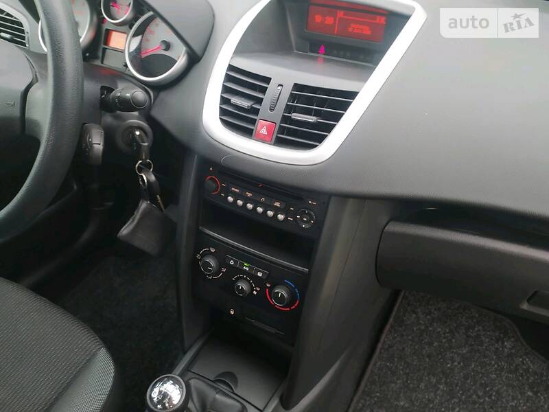 Хетчбек Peugeot 207 2010 в Києві