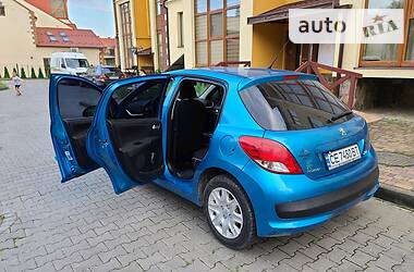 Хетчбек Peugeot 207 2011 в Чернівцях