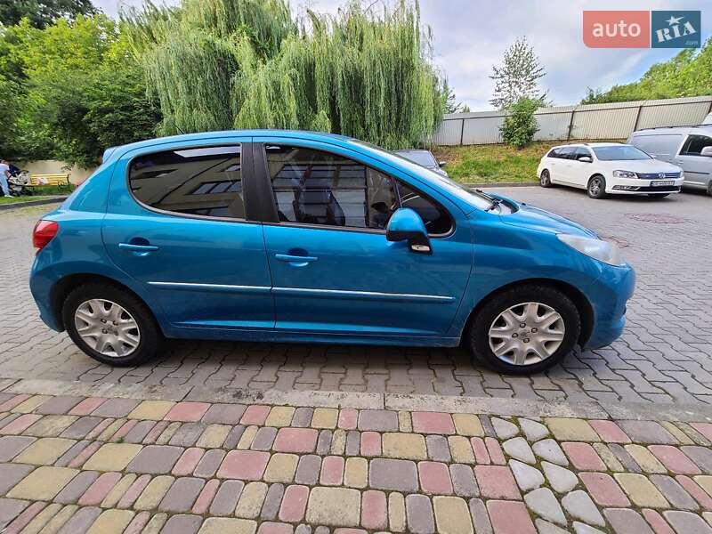 Хэтчбек Peugeot 207 2011 в Черновцах