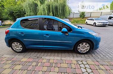 Хетчбек Peugeot 207 2011 в Чернівцях