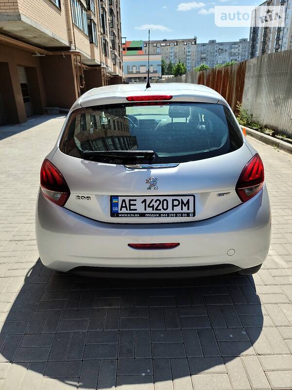 Седан Peugeot 207 2017 в Днепре