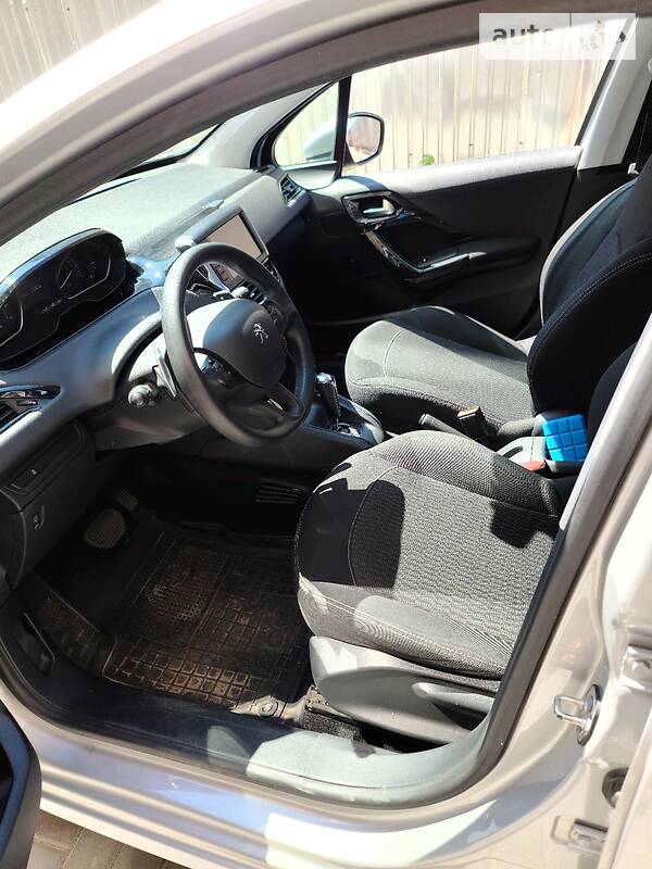 Седан Peugeot 207 2017 в Днепре