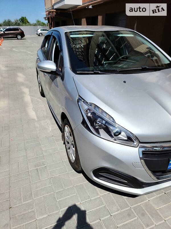 Седан Peugeot 207 2017 в Днепре