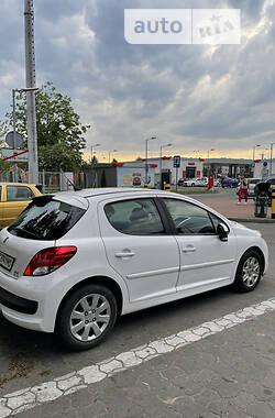 Хэтчбек Peugeot 207 2010 в Львове