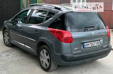 Купе Peugeot 207 2011 в Радомышле