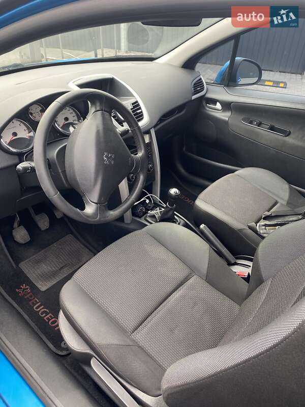 Хэтчбек Peugeot 207 2011 в Киеве