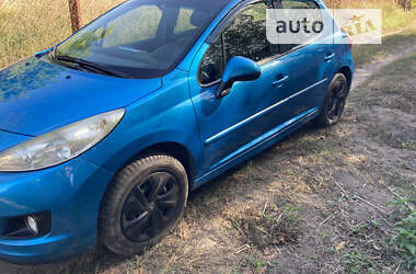 Хэтчбек Peugeot 207 2011 в 