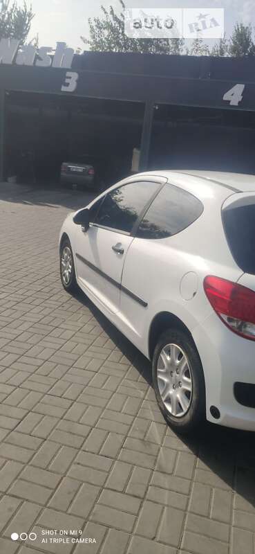 Хетчбек Peugeot 207 2010 в Запоріжжі