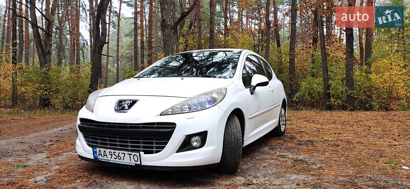 Хетчбек Peugeot 207 2011 в Києві