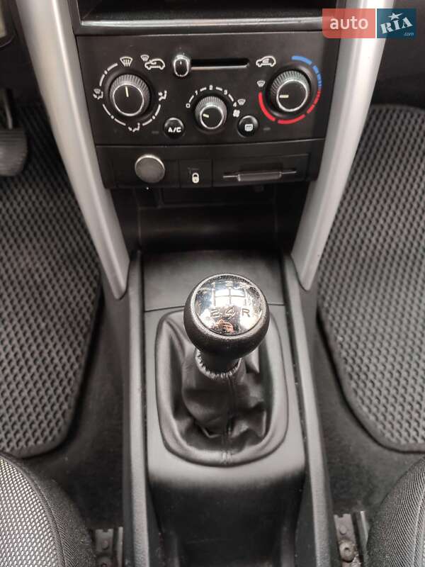 Хетчбек Peugeot 207 2011 в Києві