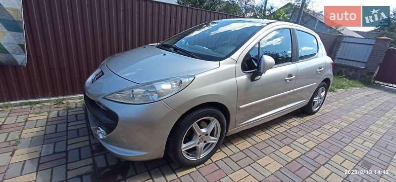 Хэтчбек Peugeot 207 2008 в Буче