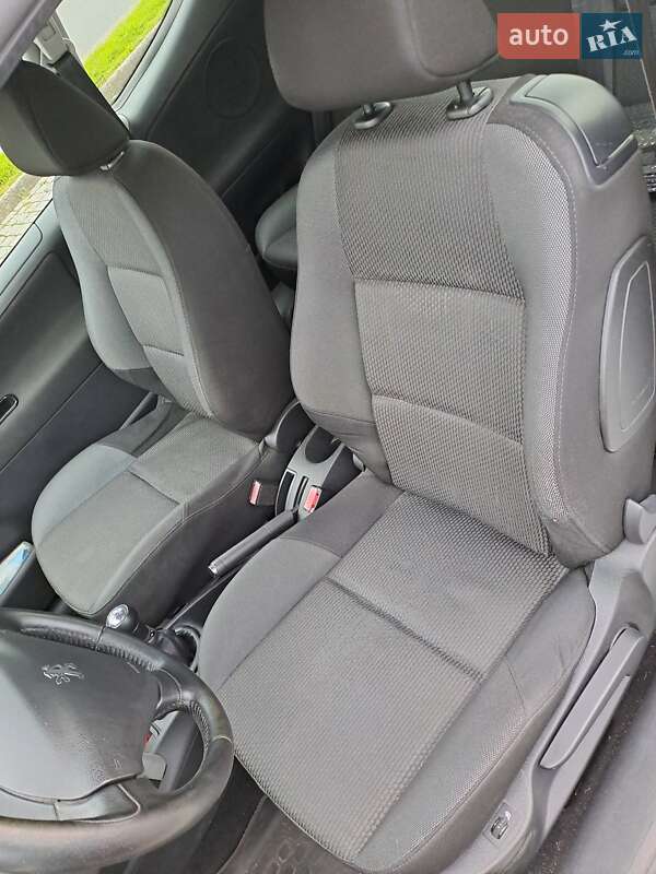 Хетчбек Peugeot 207 2011 в Києві