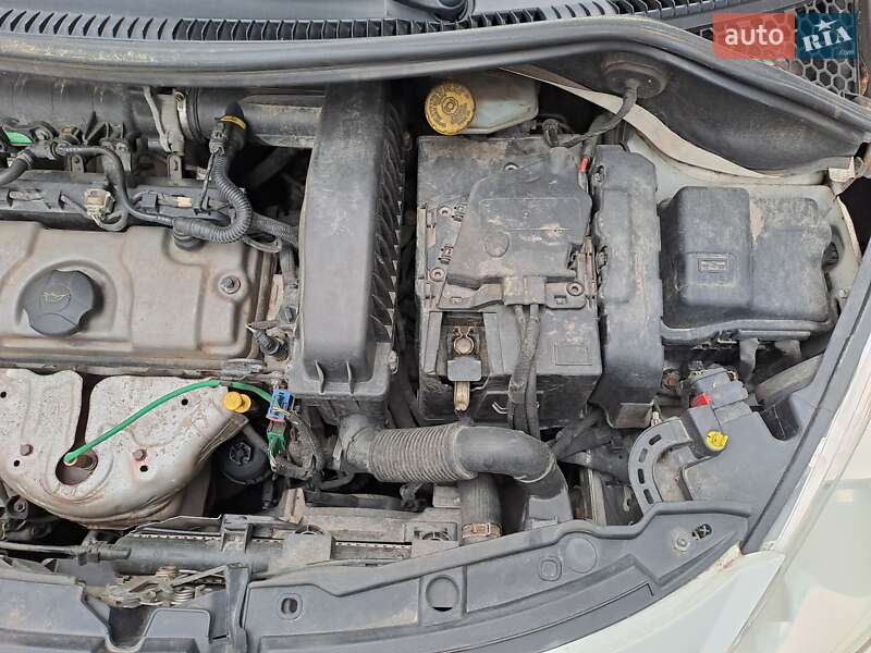 Хетчбек Peugeot 207 2011 в Києві