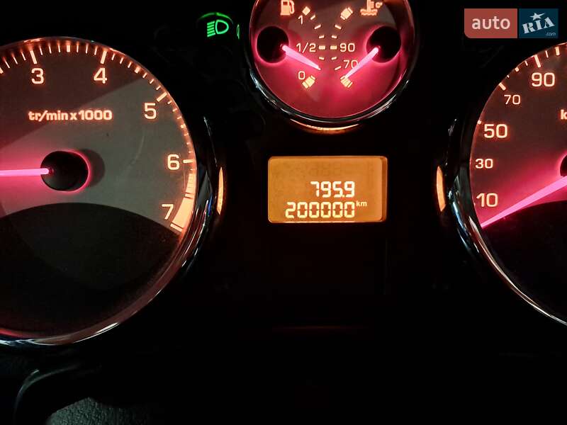 Хетчбек Peugeot 207 2011 в Києві