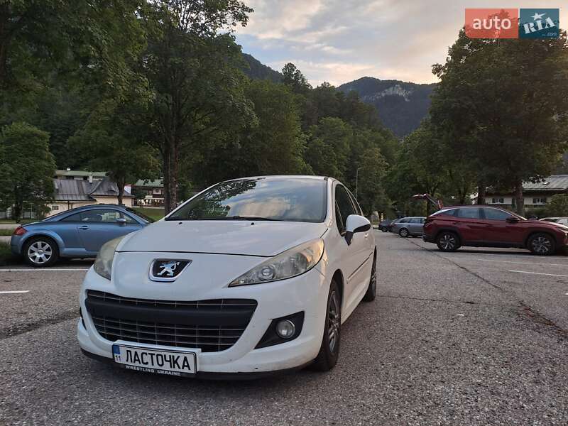 Хетчбек Peugeot 207 2011 в Києві