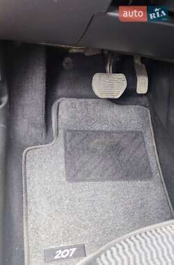 Хетчбек Peugeot 207 2008 в Дніпрі