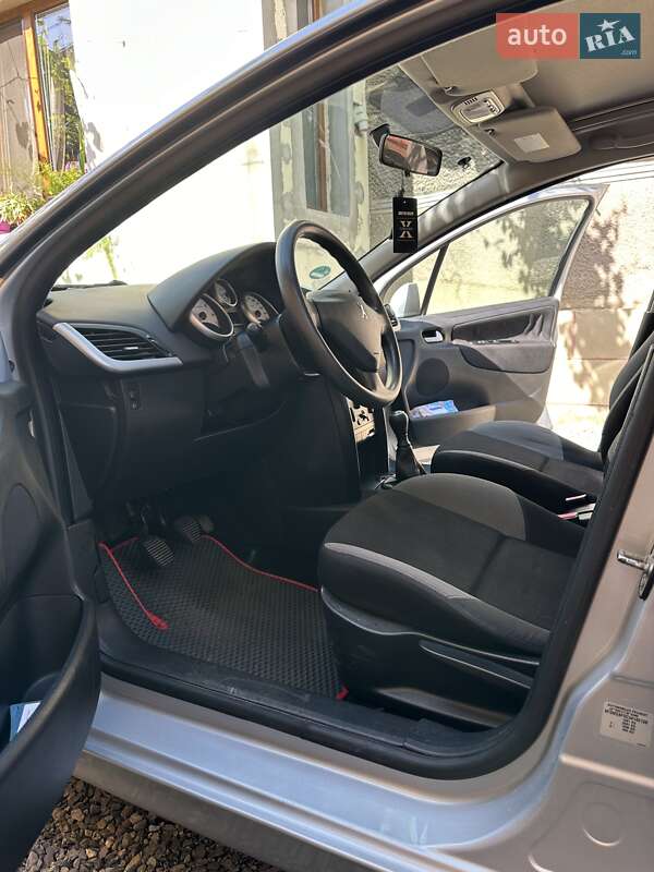 Універсал Peugeot 207 2007 в Ужгороді
