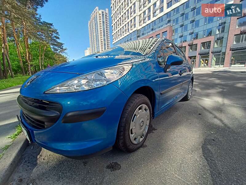 Хэтчбек Peugeot 207 2007 в Киеве