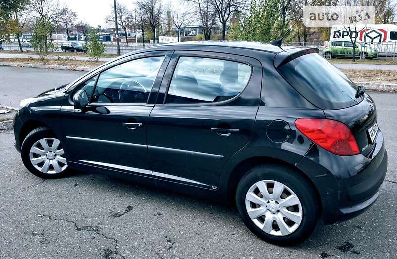 Хэтчбек Peugeot 207 2008 в Киеве