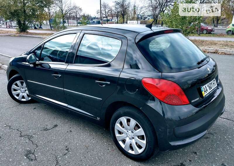Хэтчбек Peugeot 207 2008 в Киеве