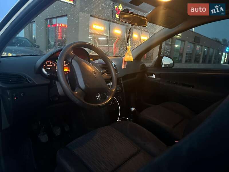 Хэтчбек Peugeot 207 2010 в Львове