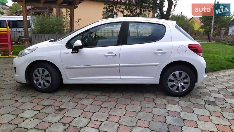 Хетчбек Peugeot 207 2010 в Бродах