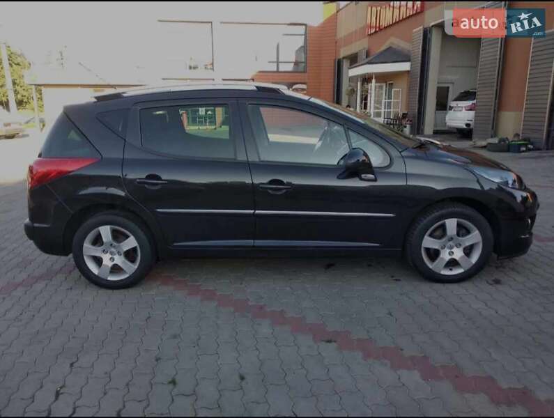 Універсал Peugeot 207 2010 в Чернівцях