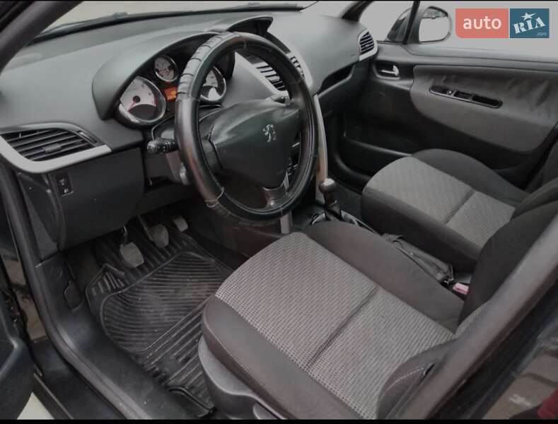Універсал Peugeot 207 2010 в Чернівцях