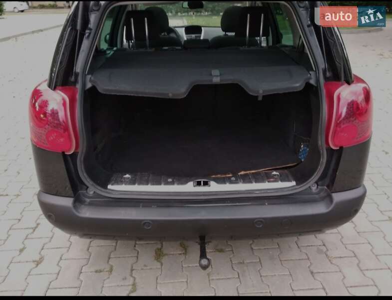 Універсал Peugeot 207 2010 в Чернівцях