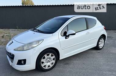 Хэтчбек Peugeot 207 2011 в Каменском