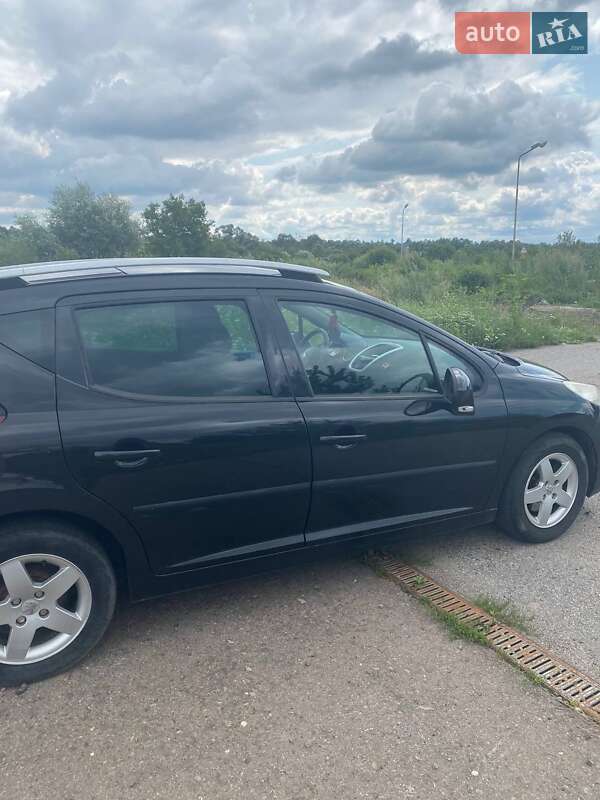 Универсал Peugeot 207 2009 в Самборе