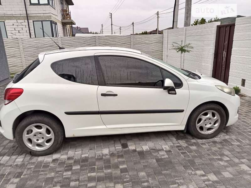 Хэтчбек Peugeot 207 2010 в Белой Церкви