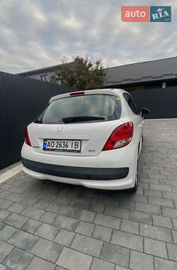 Хэтчбек Peugeot 207 2009 в 