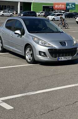 Хэтчбек Peugeot 207 2011 в Киеве