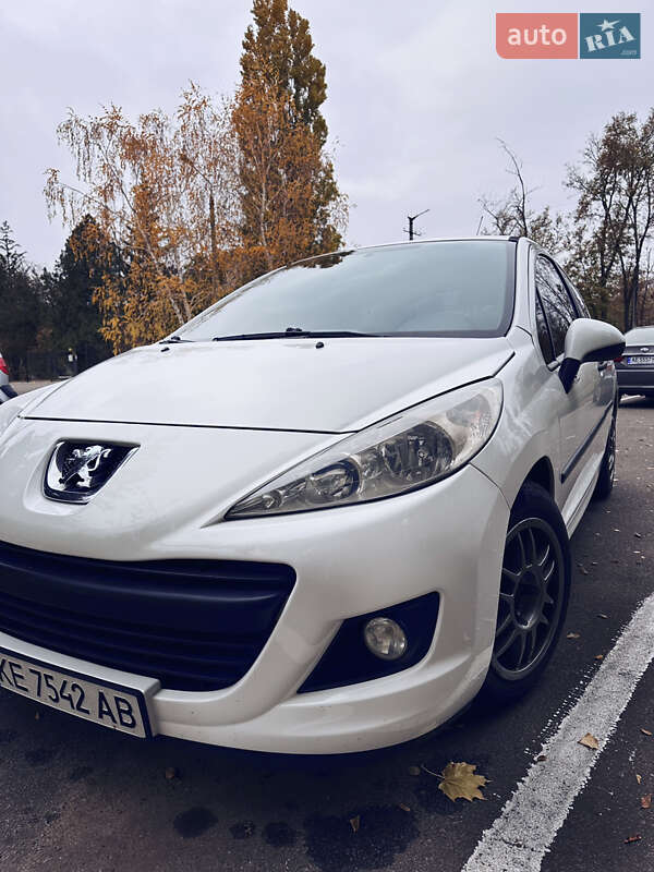 Хэтчбек Peugeot 207 2010 в Кривом Роге