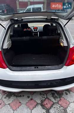 Хетчбек Peugeot 207 2011 в 