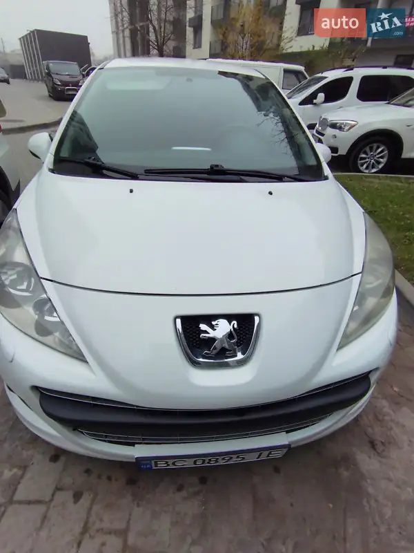 Хэтчбек Peugeot 207 2011 в 
