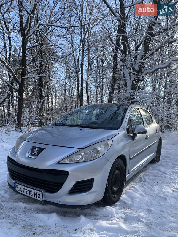 Хэтчбек Peugeot 207 2010 в Львове