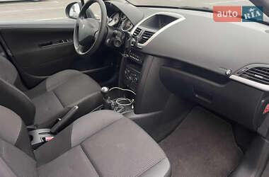 Хетчбек Peugeot 207 2010 в 